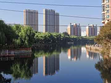 澳彩全年历史图库0085,吴京车坏在高速路上 没赶上比赛