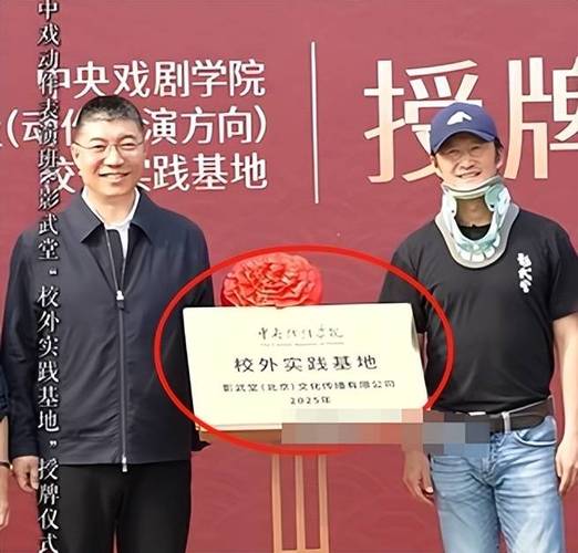 新澳天天彩2025芳草地和51岁吴京赛车冠军与吴京比赛冠军
